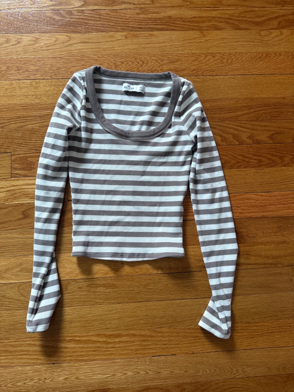 Hollister Gray & White Striped Scoop-Neck Long Sleeve Tee almost purple gray